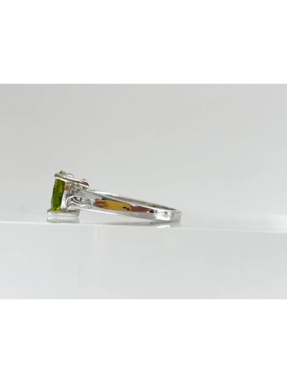 Heart Shaped Cutout Shank Peridot Sterling Silver 925 Vintage Ring - sz 7.75